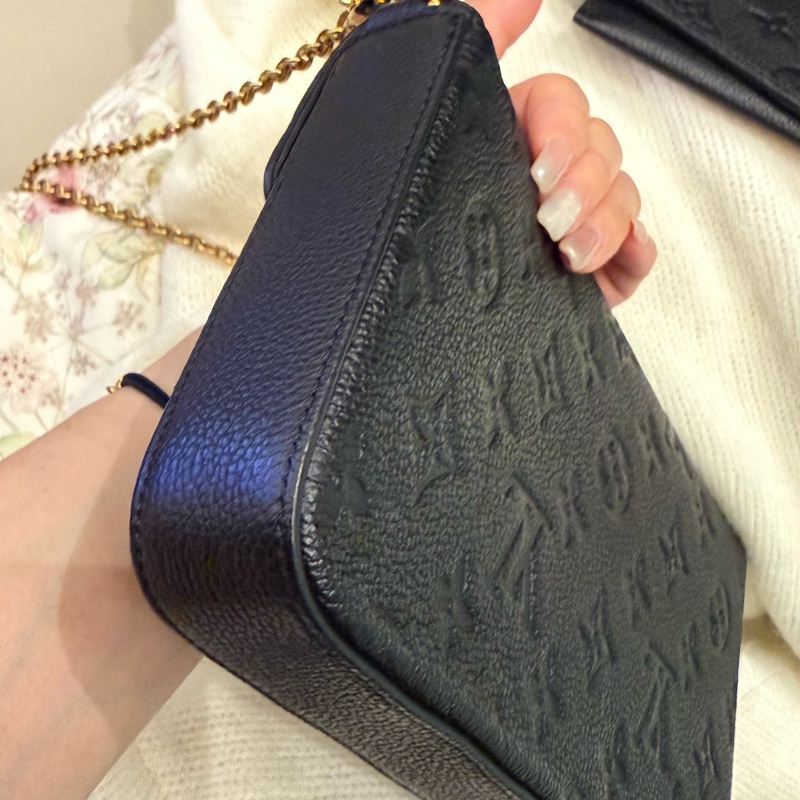 LV 黑色牛皮三合一鏈包-1