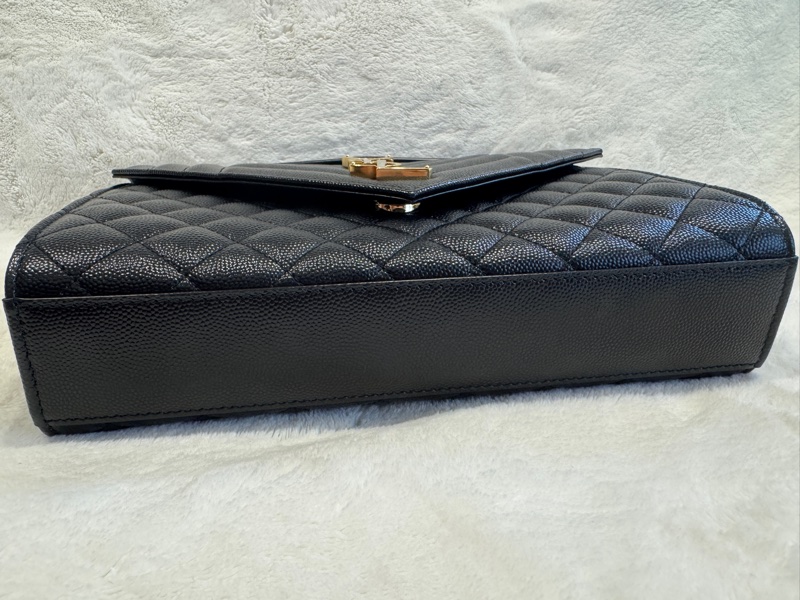 ENVELOPE粒面絎縫皮革中型信封袋-7