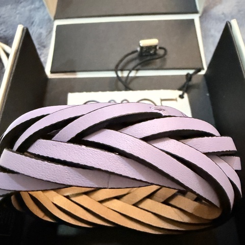Loewe 皮質編織手環