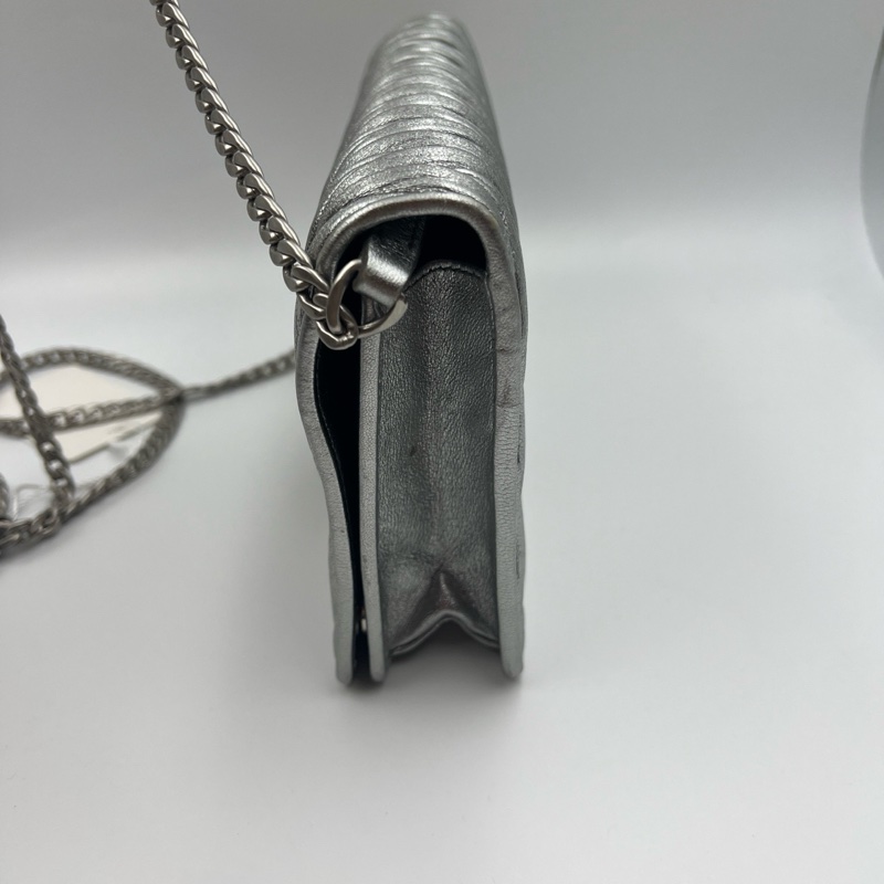 Miumiu 缪缪褶皱链条包,银色 水钻太阳花扣-3