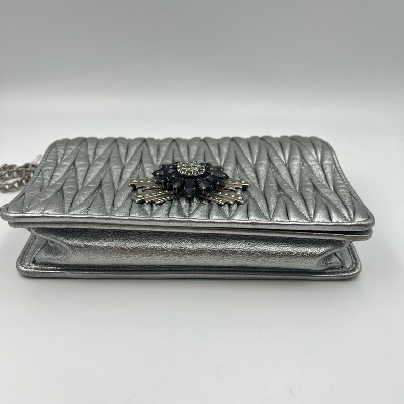 Miumiu 缪缪褶皱链条包,银色 水钻太阳花扣-4