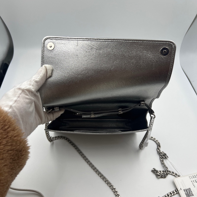 Miumiu 缪缪褶皱链条包,银色 水钻太阳花扣-6