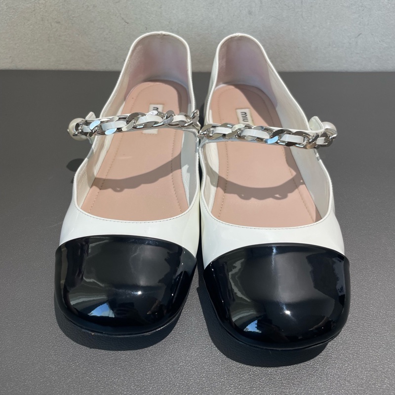 Miumiu 繆繆 黑白漆皮 珍珠瑪麗珍鞋-5