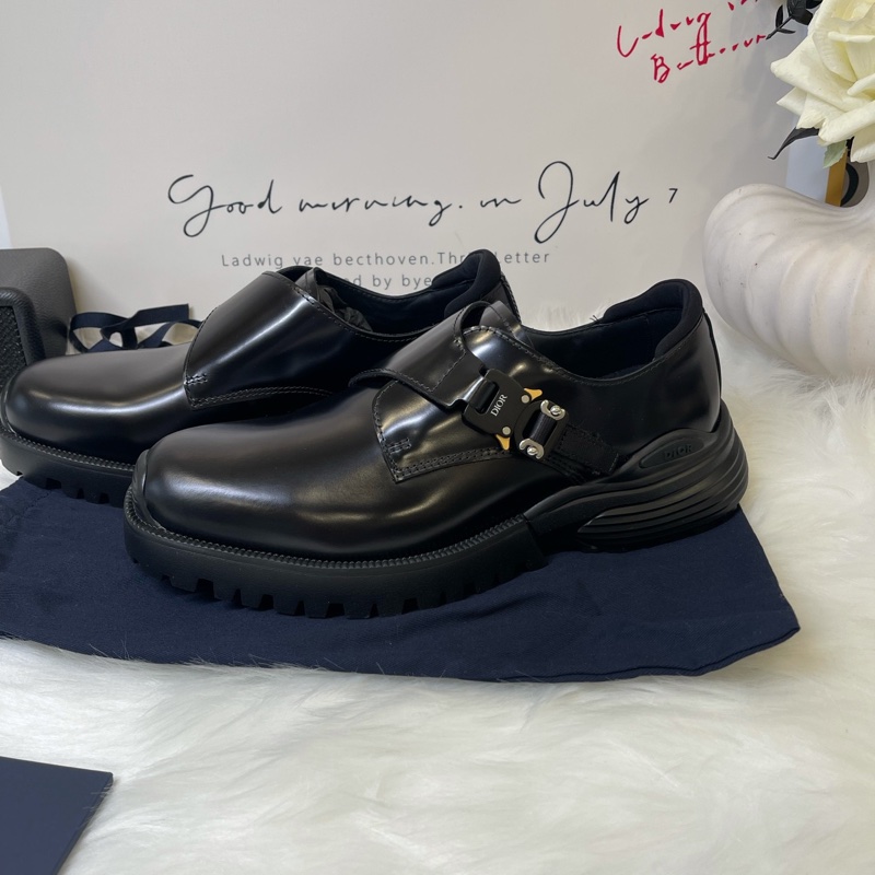 Dior 插銷扣黑色皮鞋-1