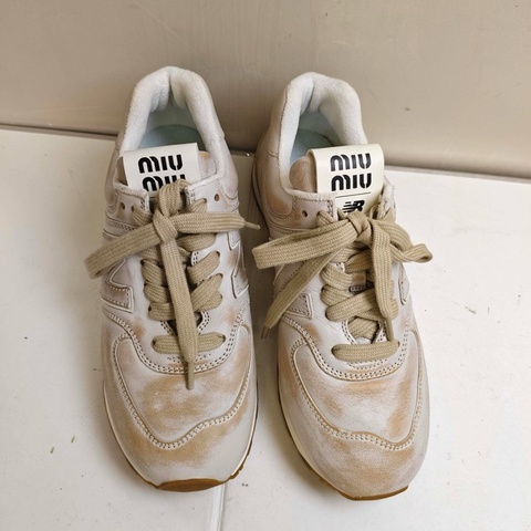 繆繆 MiuMiu x New Balance 574 白色復古風休閒鞋
