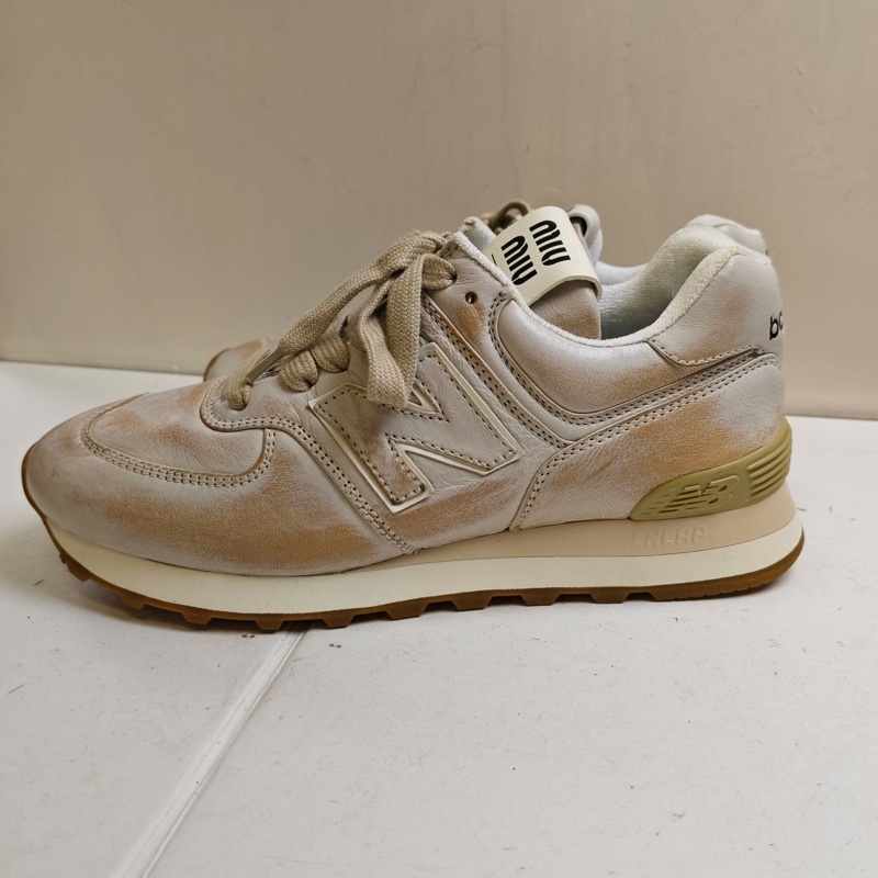 繆繆 MiuMiu x New Balance 574 白色復古風休閒鞋-2