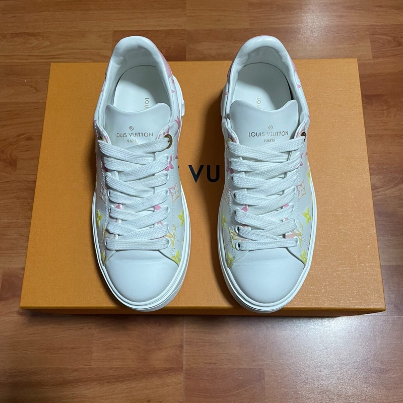 Lv Time Out浮雕壓印板鞋 路易威登休閒鞋 白色 36碼-1