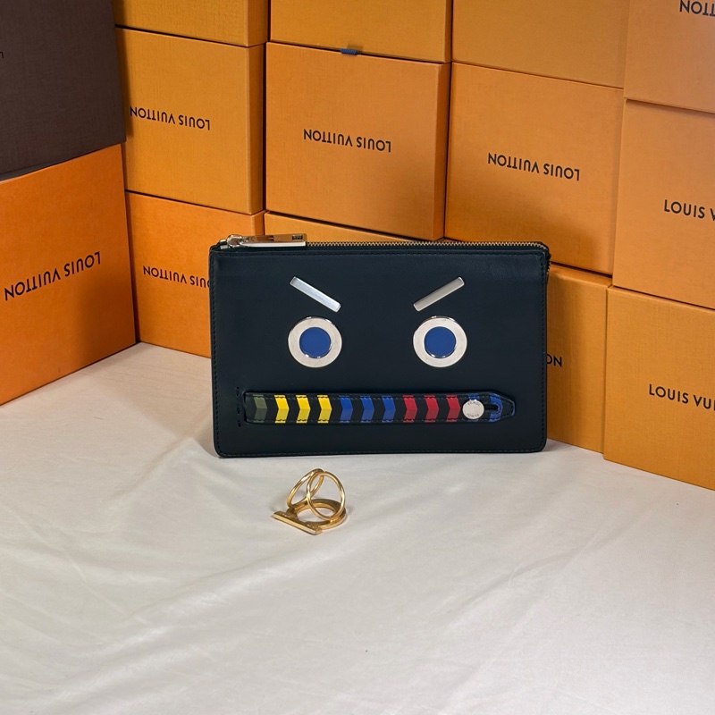 🤖超級好看 Fendi 芬迪 怪獸機器人 黑8卡 隔層手拿包-0