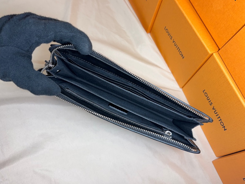 🤖超級好看 Fendi 芬迪 怪獸機器人 黑8卡 隔層手拿包-3