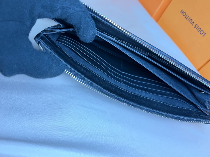 🤖超級好看 Fendi 芬迪 怪獸機器人 黑8卡 隔層手拿包-5