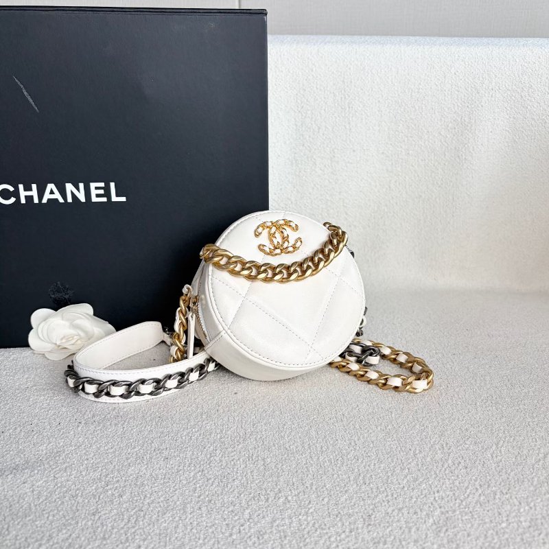 Chanel 19bag小圓餅 米白色 金扣 羊皮 12*12*6 98新配件塵袋 保卡-4