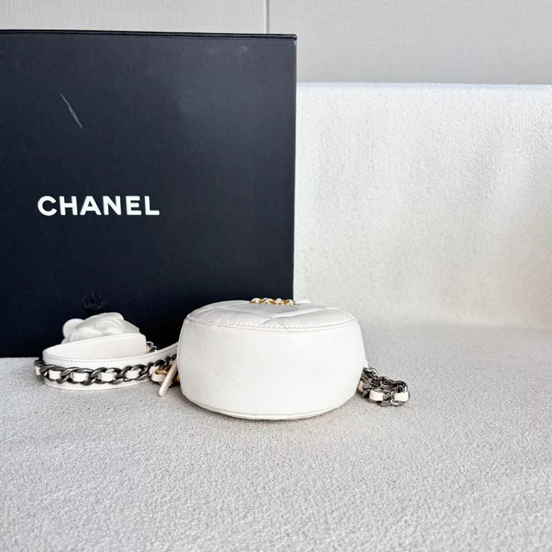 Chanel 19bag小圓餅 米白色 金扣 羊皮 12*12*6 98新配件塵袋 保卡-6