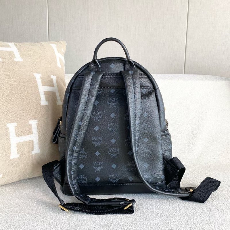 MCM 黑色老花鉚釘後背包26*29*13 98新配件塵袋-7