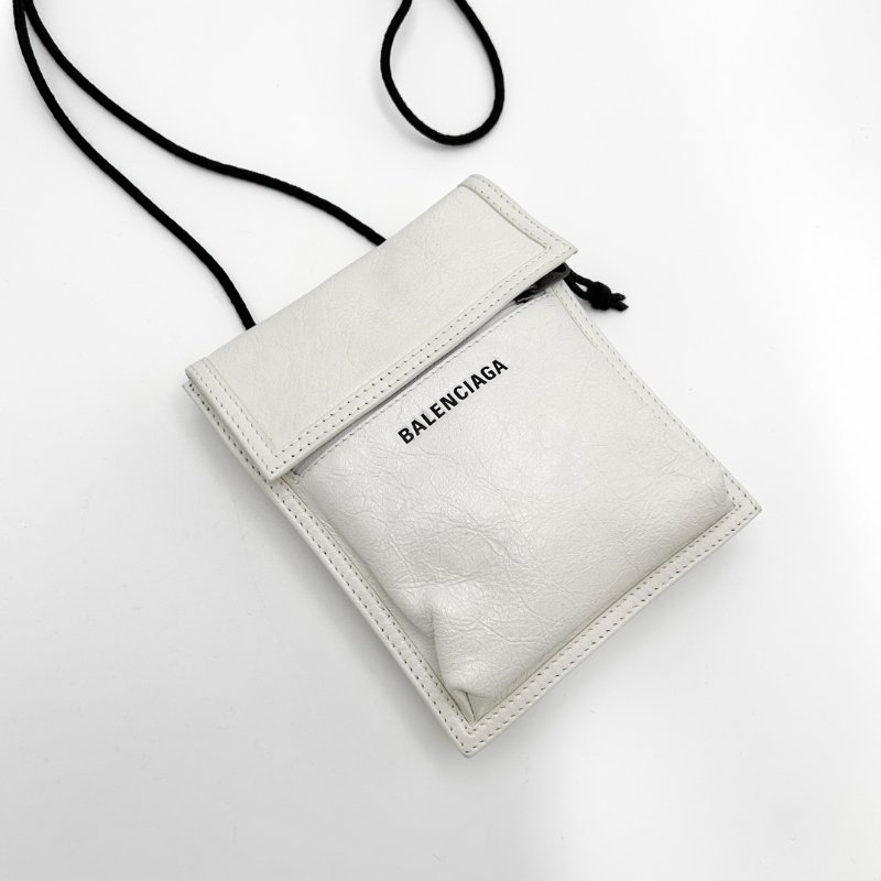 BALENCIAGA 白色油蠟皮explorer肩背斜背手機包 15*18*4 98新配件塵袋 吊牌-3