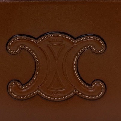 賽琳 celine 焦糖色 凱旋門單肩腋下包 浮雕Logo迷你相機包 19.5cm 22年。-9