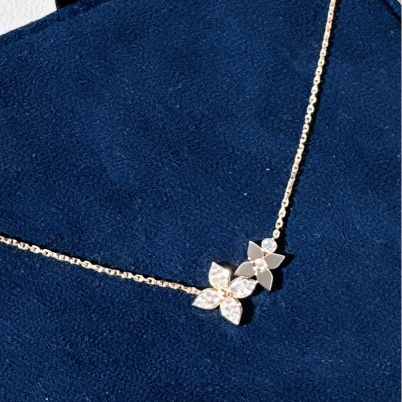 LV路易威登 Star Blossom系列 18K金滿鑽雙花四葉草花卉項鍊-3