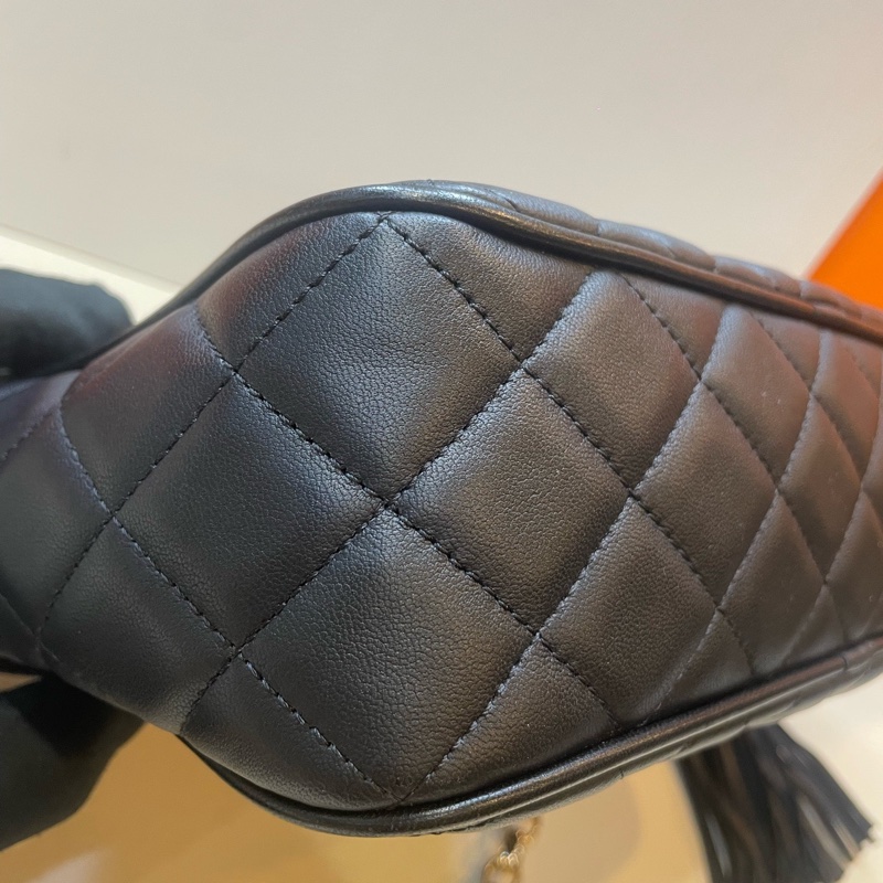 香奈兒 Chanel 黑色金扣 羊皮 流蘇相機包 戴妃包 黑卡27開 24cm-4