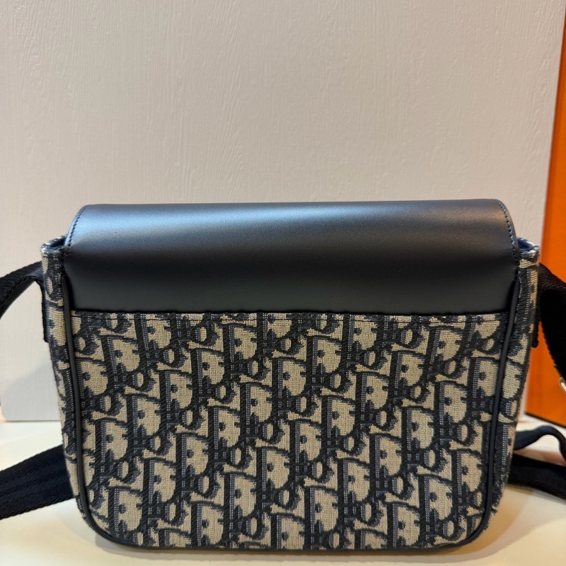 閒置未使用Dior迪奧 23年黑色牛皮拼經典老花帆布銀扣 郵差包單肩包 有保卡 底23cm 。-1