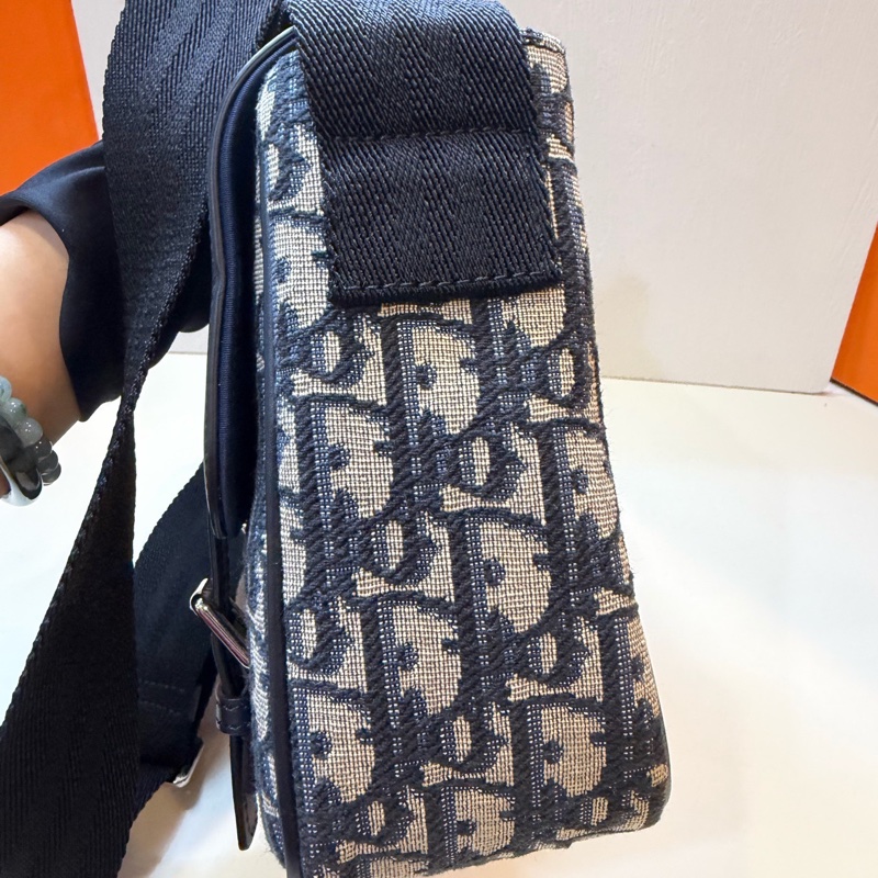 閒置未使用Dior迪奧 23年黑色牛皮拼經典老花帆布銀扣 郵差包單肩包 有保卡 底23cm 。-2