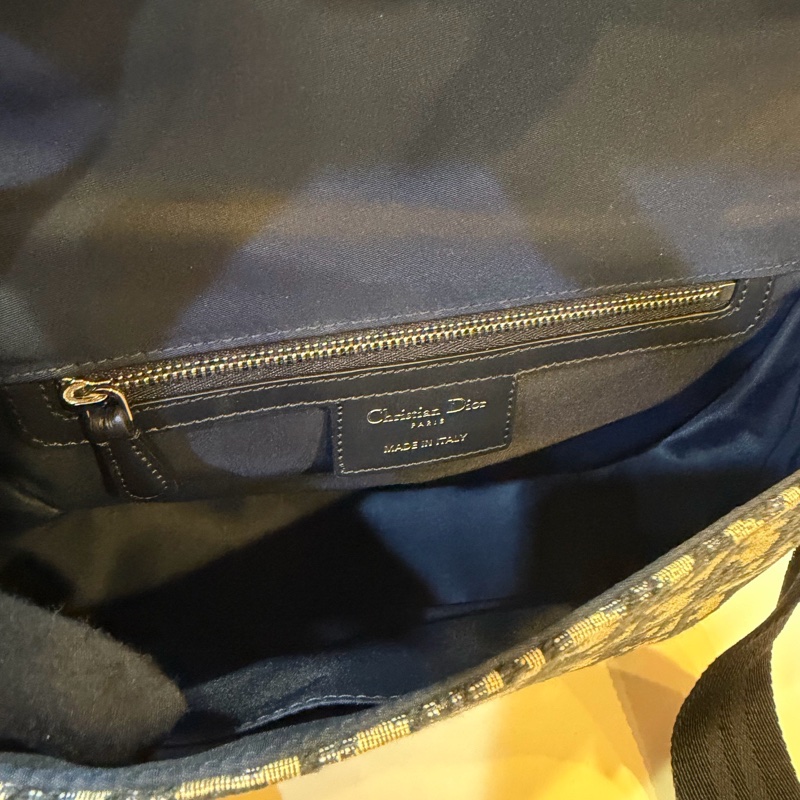 閒置未使用Dior迪奧 23年黑色牛皮拼經典老花帆布銀扣 郵差包單肩包 有保卡 底23cm 。-7