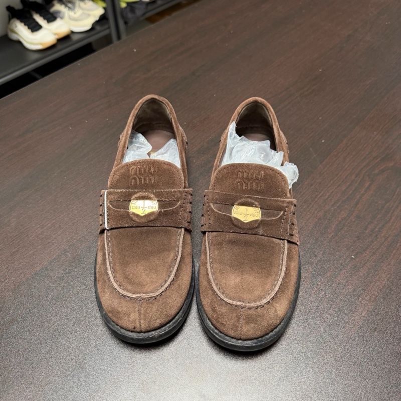 miumiu 繆繆棕色麂皮金幣樂福平底鞋 36碼-1