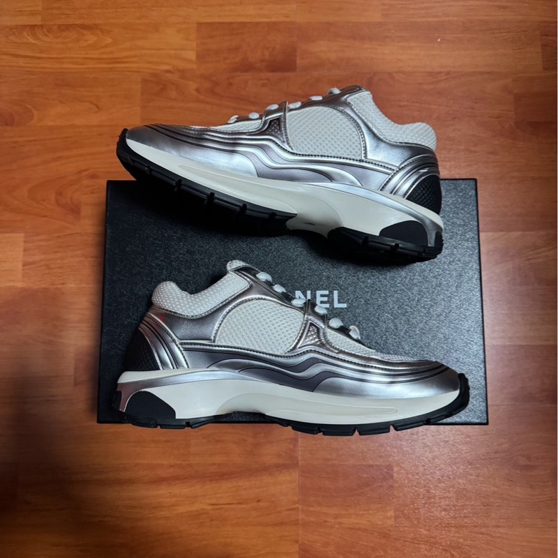 Chanel銀角大王香奈兒雙C徽標運動鞋 女款 白銀色 38碼-1