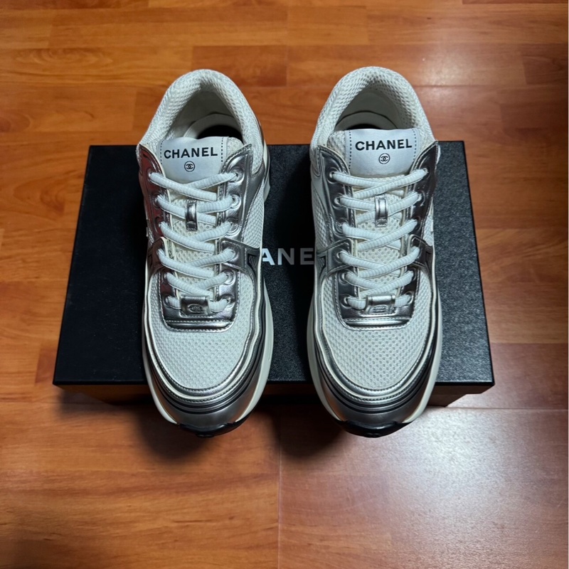 Chanel銀角大王香奈兒雙C徽標運動鞋 女款 白銀色 38碼-2