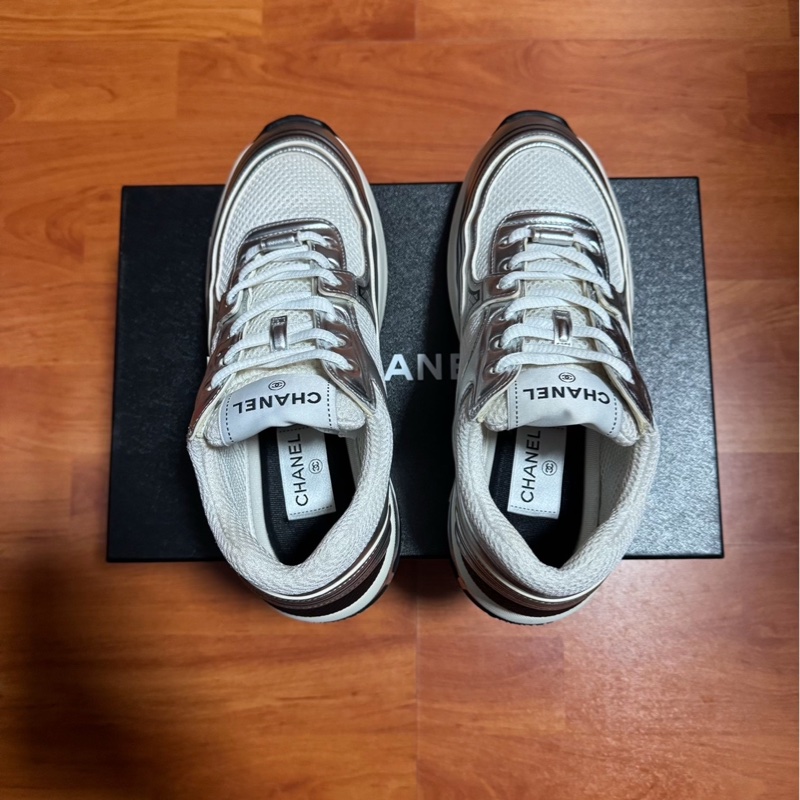 Chanel銀角大王香奈兒雙C徽標運動鞋 女款 白銀色 38碼-3