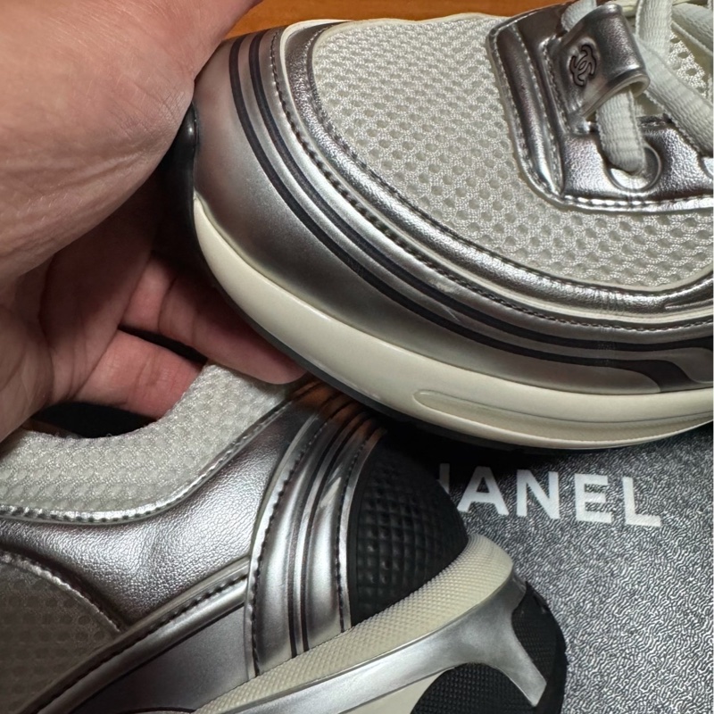 Chanel銀角大王香奈兒雙C徽標運動鞋 女款 白銀色 38碼-5
