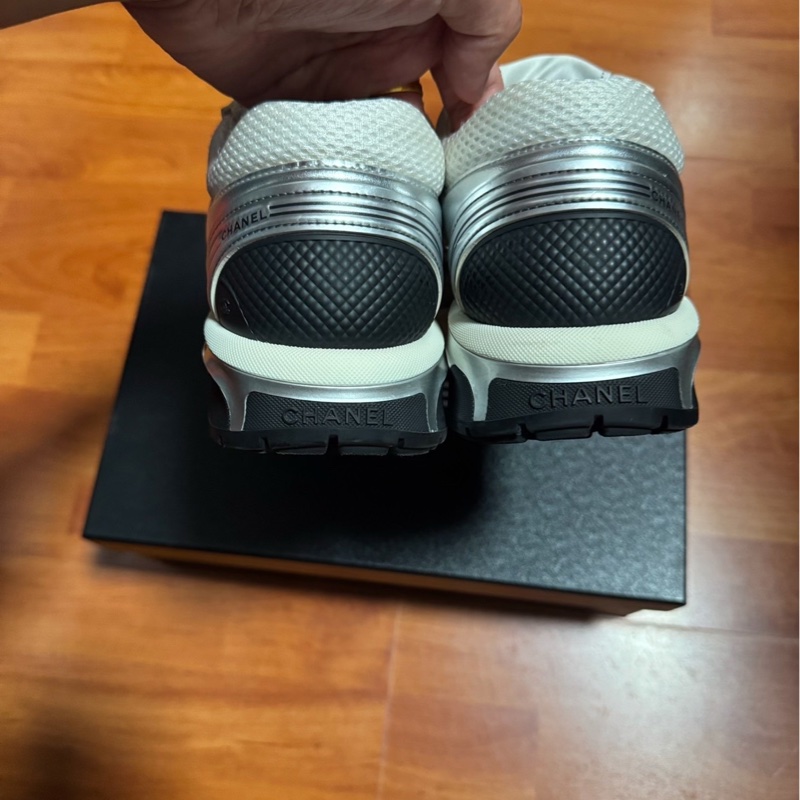 Chanel銀角大王香奈兒雙C徽標運動鞋 女款 白銀色 38碼-6