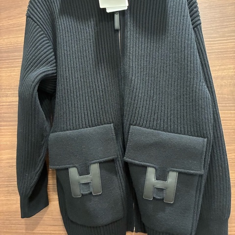 愛馬仕Hermes 必買 h皮革 針織羊絨黑色外套 尺寸38 吊牌在❤️