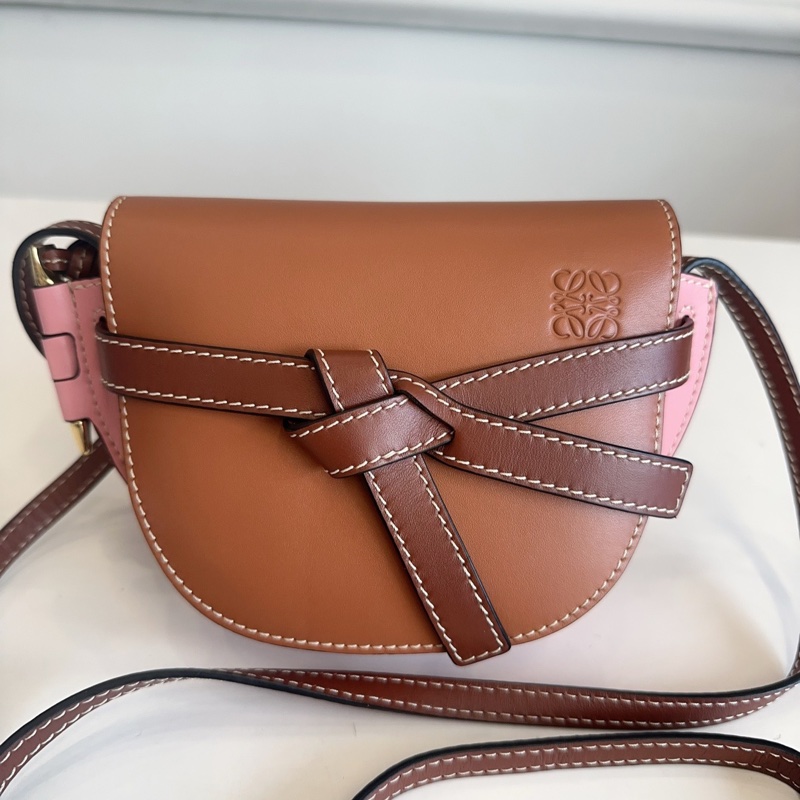 Loewe羅意威 gate mini粉色焦糖色棕色拼色撞色牛皮馬鞍斜挎包 尺寸:21✖️9.5-1