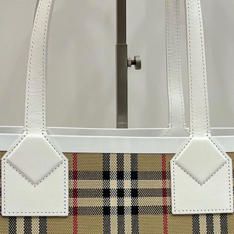 Burberry London Tote 8072332-2