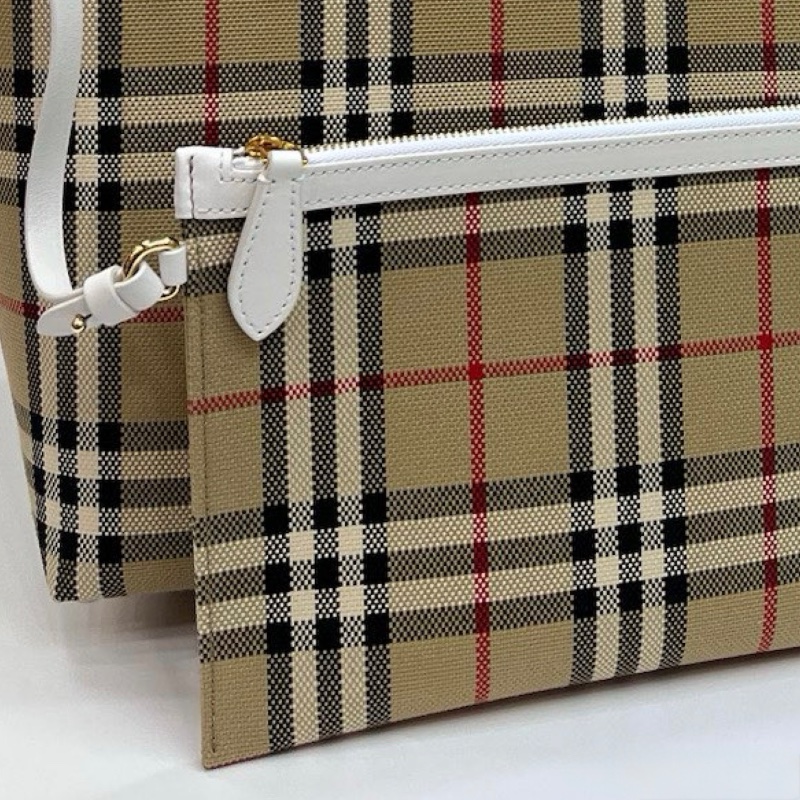 Burberry London Tote 8072332-3