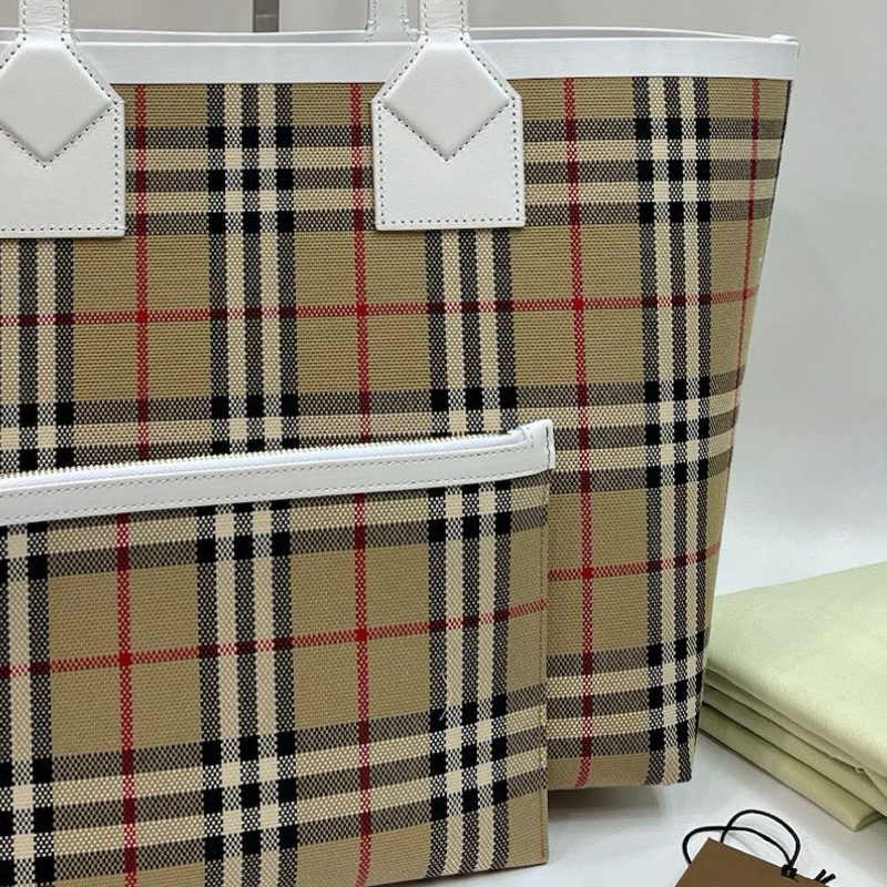 Burberry London Tote 8072332-4
