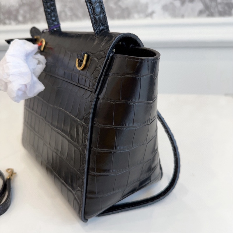 celine 賽琳 nano 鰐魚紋 鯰魚包 尺寸約20cm 附件:肩帶-5