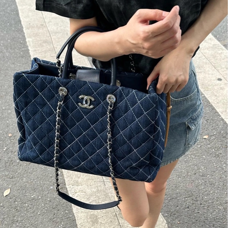 Chanel 牛仔絕版丹寧購物袋沙灘包 底長約30cm 附件防塵袋 保卡27開-0