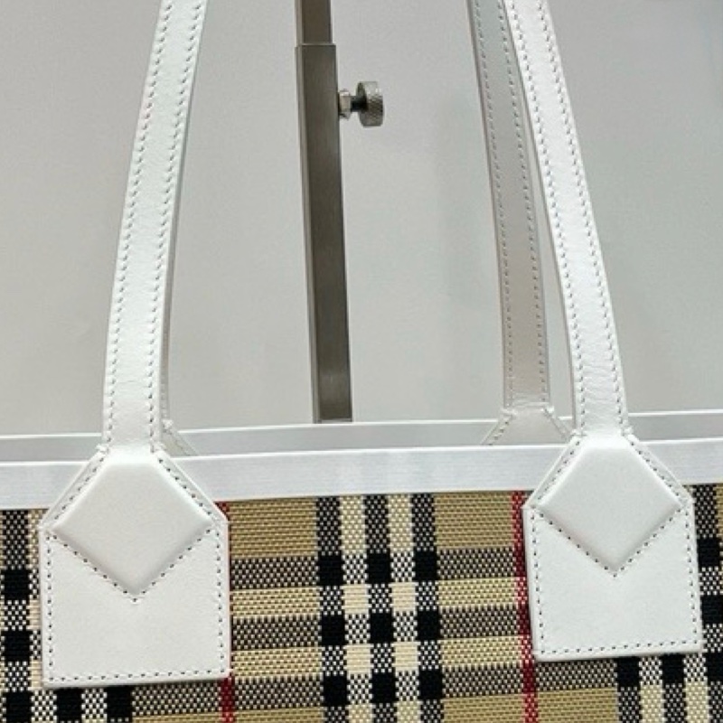 Burberry London Tote 8072331-2
