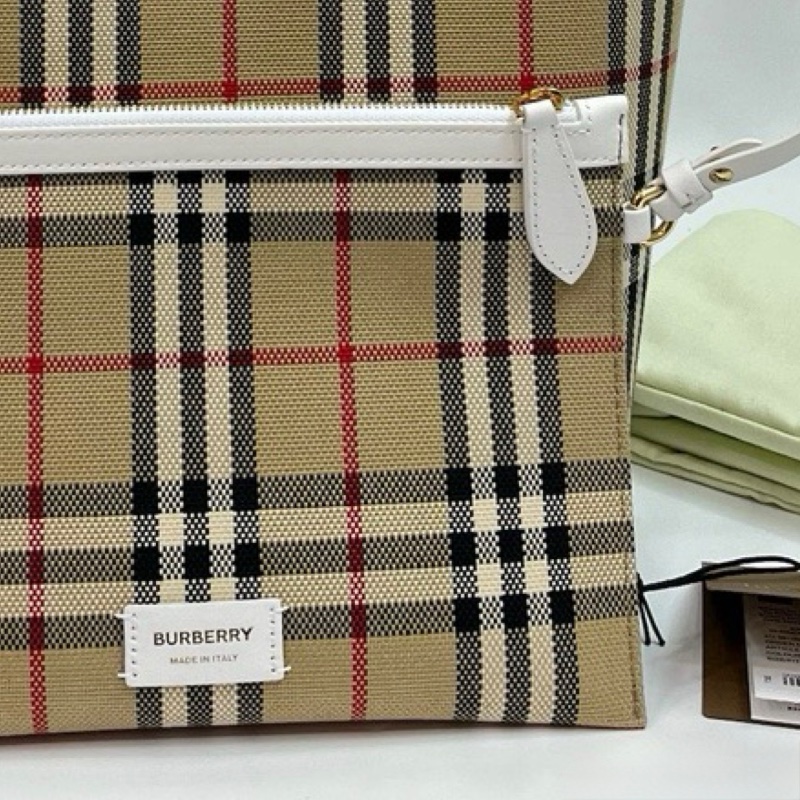 Burberry London Tote 8072331-4