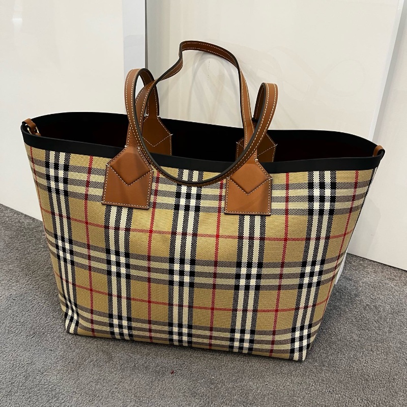 Burberry Briar tote bag 8066223-1
