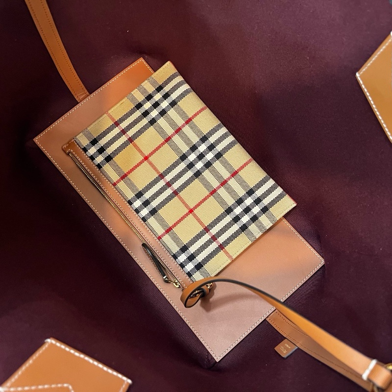 Burberry Briar tote bag 8066223-2