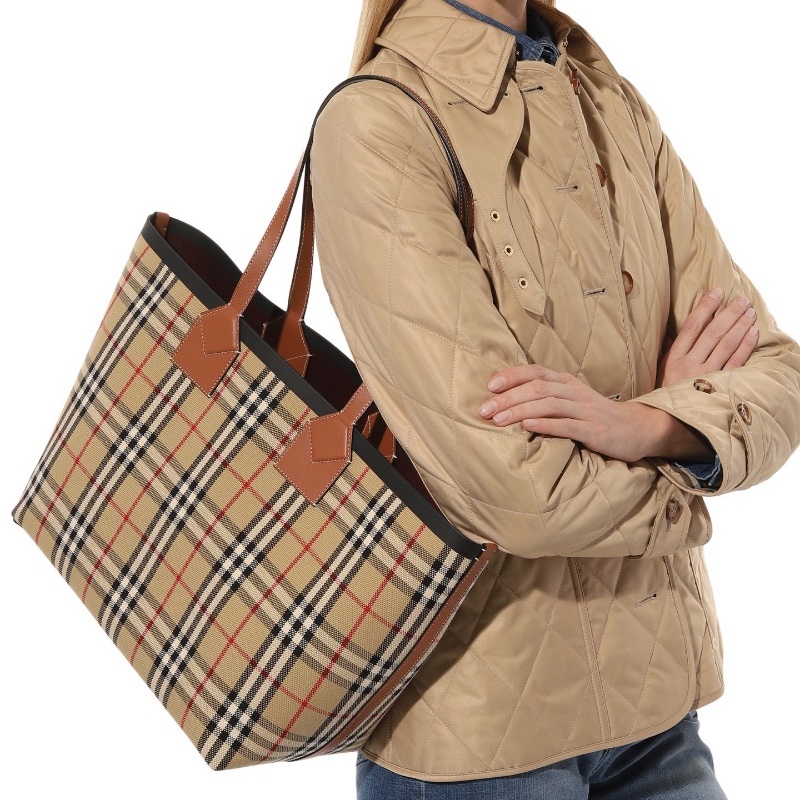 Burberry Briar tote bag 8066223-3