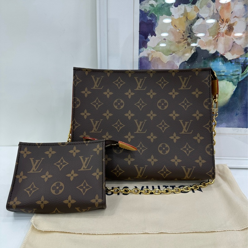 LV 新款子母盥洗包!附鏈條 大包尺寸26*20,小包尺寸15cm~ ,晶片款-0