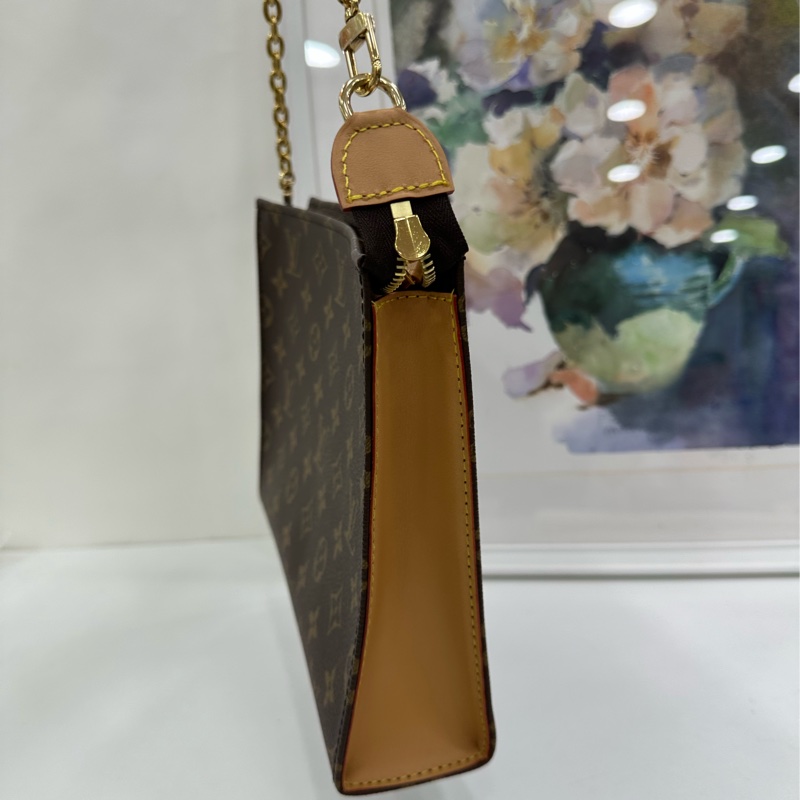 LV 新款子母盥洗包!附鏈條 大包尺寸26*20,小包尺寸15cm~ ,晶片款-4