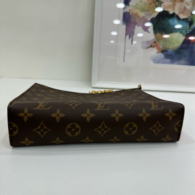 LV 新款子母盥洗包!附鏈條 大包尺寸26*20,小包尺寸15cm~ ,晶片款-5