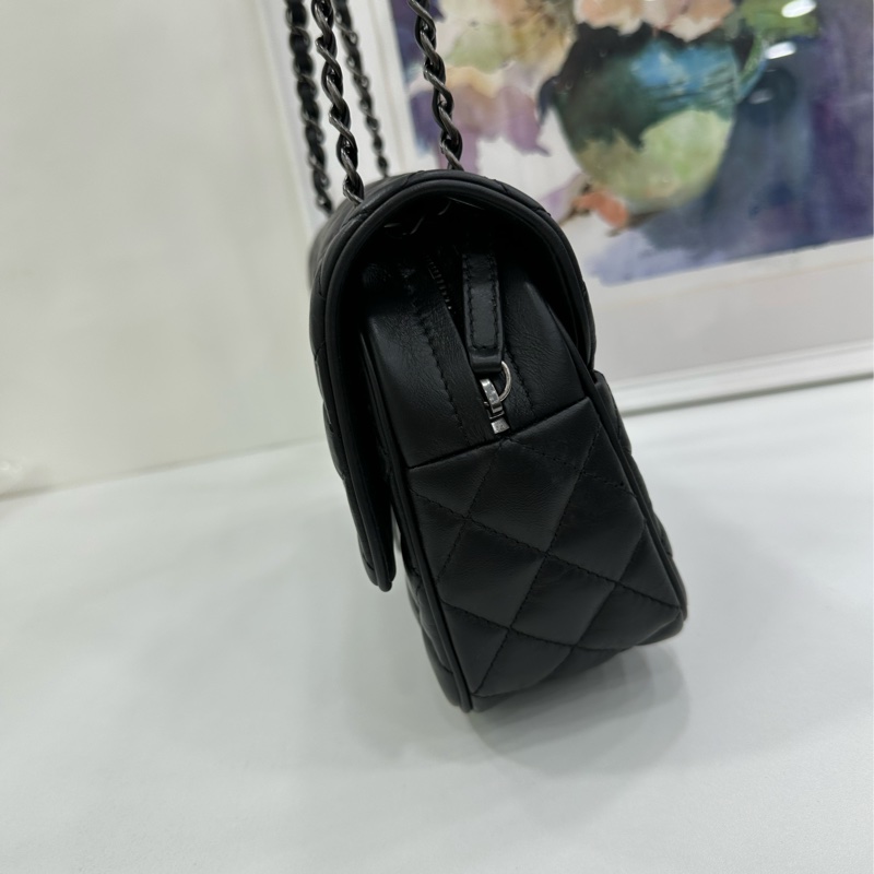 Chanel黑銀油蠟牛皮easy flap機場系列CF鏈條包 鐳射21開-4