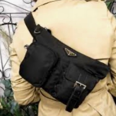 9新✨好看又好用的🖤PRADA 經典黑色尼龍 胸口包 腰包 斜背包-1