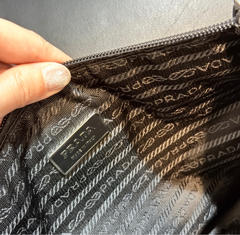 9新✨好看又好用的🖤PRADA 經典黑色尼龍 胸口包 腰包 斜背包-5