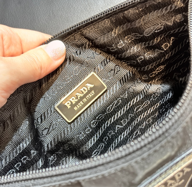 9新✨好看又好用的🖤PRADA 經典黑色尼龍 胸口包 腰包 斜背包-6