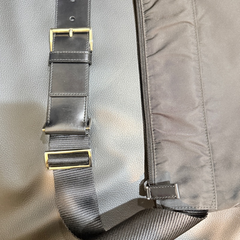 9新✨好看又好用的🖤PRADA 經典黑色尼龍 胸口包 腰包 斜背包-14